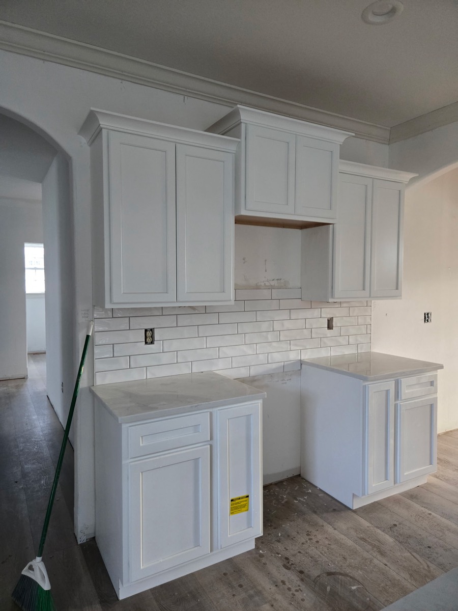 Built-in kitchen hutch